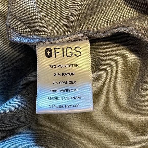 Figs Catarina One Pocket Scrub Top in Graphite Gray size Small - Picture 4 of 6